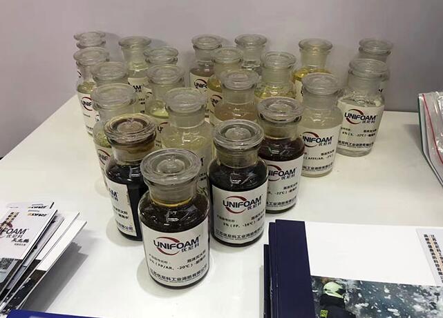 在泡沫罐中使用水成膜泡沫液需要注意什么？
